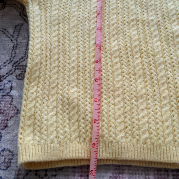 Cropped yellow sweater - Picture 3 of 5